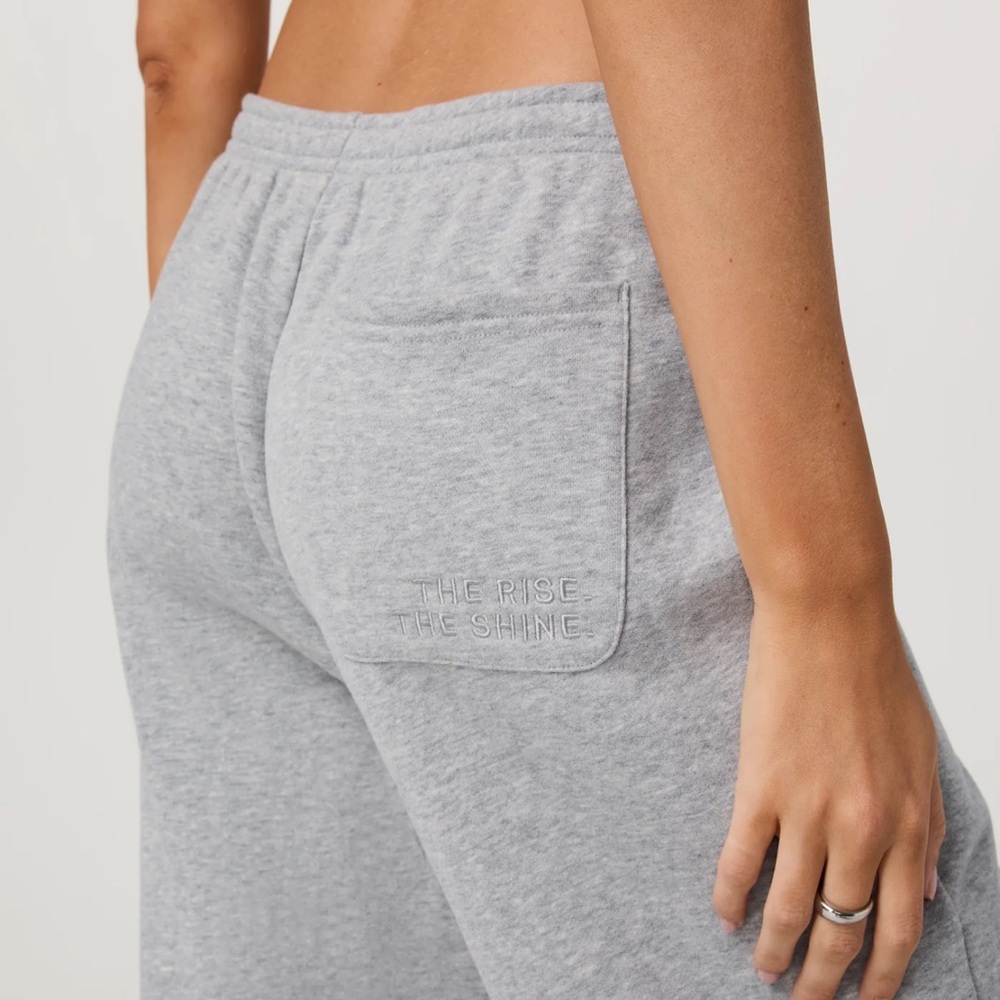New With Tags Vuori Sedona Sweatpant Light Heather Gray XS NWT Cozy Lounge wear - Picture 2 of 8